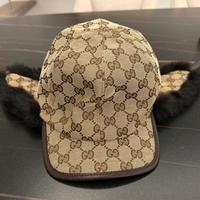 Cappello Gucci logo invernale con pelo