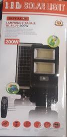 Lampione Stradale Solare a LED 200W con Pannello