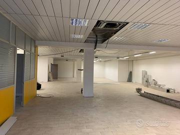 Immobile di 700 m² con 3 locali a Udine