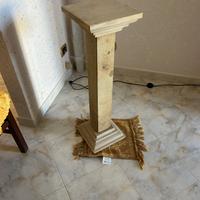 🗿 Piedistallo in pietra decorativa