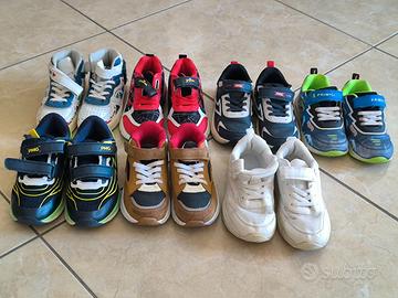 7 paia di scarpe bambino in blocco