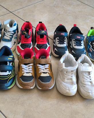 7 paia di scarpe bambino in blocco