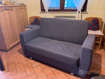 Divano due posti grigio