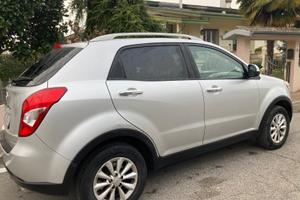 Korando Ssangyong SUV grigia metallizzata ibrida