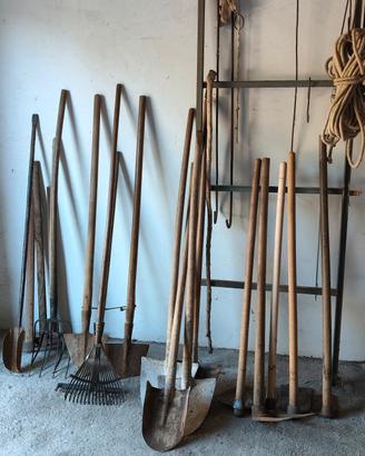 15 Attrezzi per uso da giardino e campagna: rastr,
