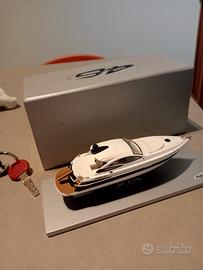 modellino yacht Pershing 