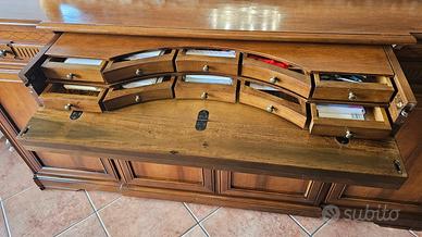 Credenza completa di tavolo e 6 sedie