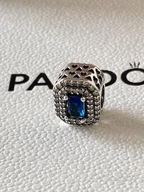 PANDORA Charm Pavè e Pietra Blu 792385C01