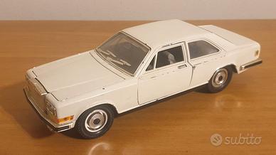 Modellino ROLLS ROYCE CAMARGUE Burago scala 1/22