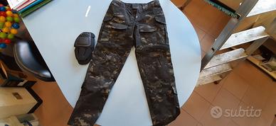 Pantaloni mimetici
