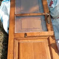 Porta in legno  da esterno , finestra e battente