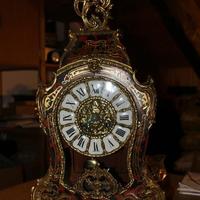 Orologio da tavolo in stile Boulle