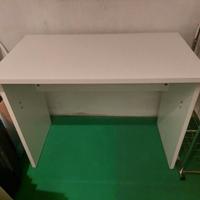 PER STUDENTI: scrivanie librerie letti mensole.