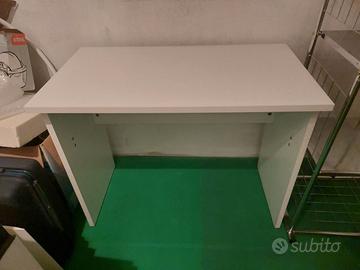 PER STUDENTI: scrivanie librerie letti mensole.