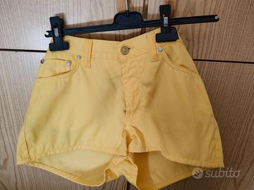Pantaloncino giallo Versace