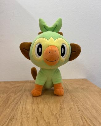 Pupazzo Pokémon Grookey Spada e Scudo