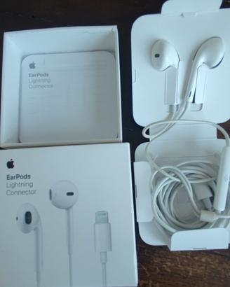 EarPods iPhone lightning connector