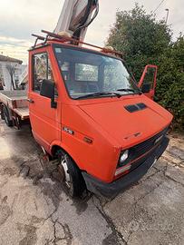 M144 - IVECO DAILY CON PIATTAFORMA CESTA AEREA