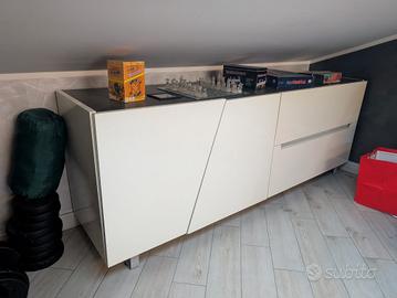 madia laccatta bianco con base bera