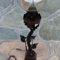 Antica lampada in ferro battut