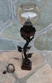 Antica lampada in ferro battut