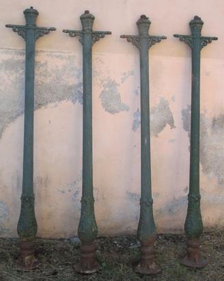 4 Antichi pali in ghisa da illuminazione stradate,