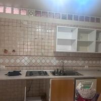 Parte di cucina e lavastoviglie