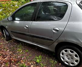 Peugeot 206 diesel del 2004 ferma da qualche anno