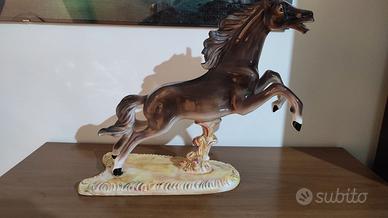 Fiamma Sesto Fiorentino, Statua cavallo