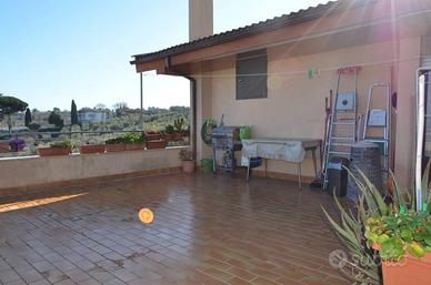 Appartamento di 169 m² con 3 locali a San Cesareo
