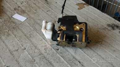 Serratura ant dx Fiat Palio anno 1998