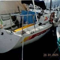 Bella imbarcazione appena rimessa a nuovo