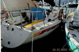 Bella imbarcazione appena rimessa a nuovo