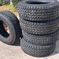 285/70 R17 Yokohama G015