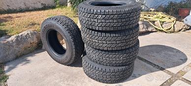 285/70 R17 Yokohama G015