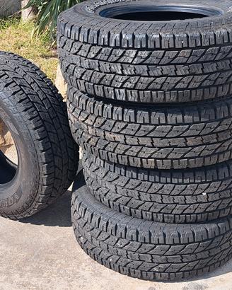 285/70 R17 Yokohama G015