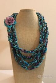 Collana in tessuto multicolore