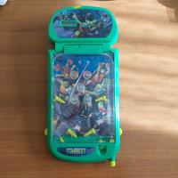 coppia di flipper da tavolo si illuminano e suonan