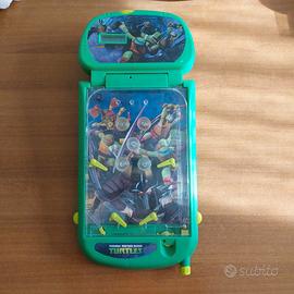 coppia di flipper da tavolo si illuminano e suonan