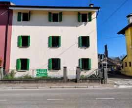 Spaziosa casa di testa quadricamere con giardino