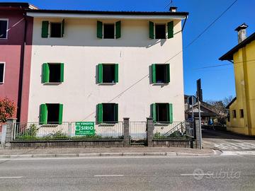 Spaziosa casa di testa quadricamere con giardino