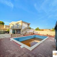 VILLAGRAZIA DI CARINI: VILLA CON PISCINA