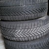 195/60 R 15 gomme invernali ,cerchi, copricerchi.