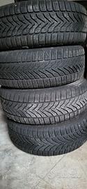 195/60 R 15 gomme invernali ,cerchi, copricerchi.
