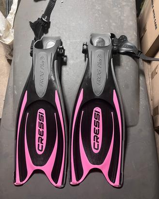 Pinne Cressi frog plus con lacciolo nero rosa