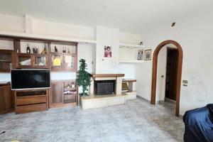 Appartamento di 157 m² con 3 locali e box auto a L