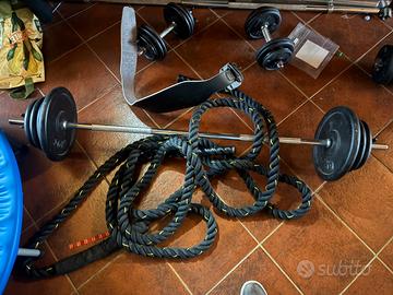 Pesi piu tre bilanceri piu altri attrezzi