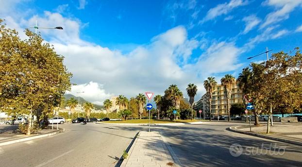 Ampia metratura con terrazzo a via mobilio