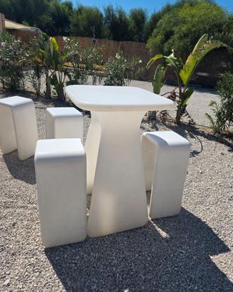 Tavolo da aperitivo con sgabelli slide