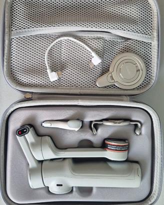 Gimbal Insta360 Flow 2 Pro con accessori